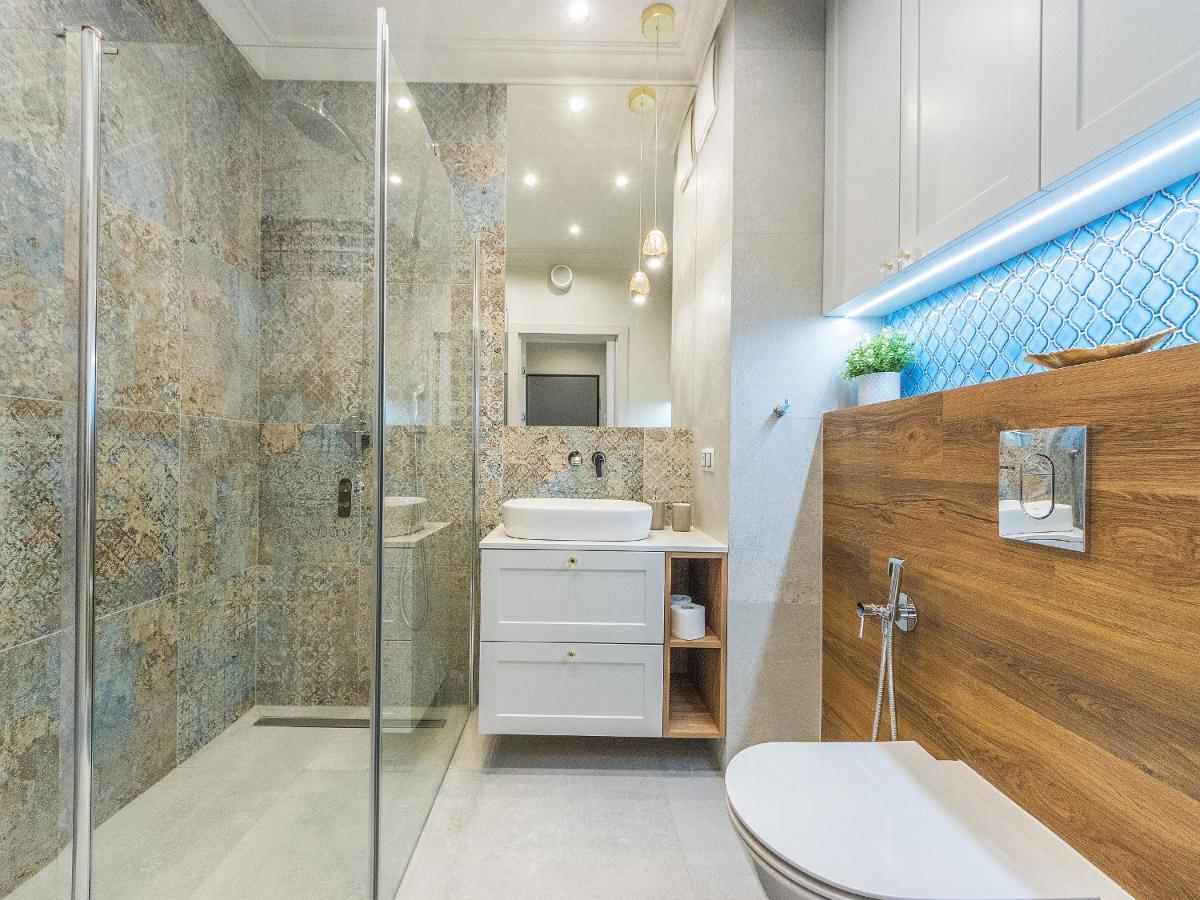 Flatbook - City Center Apartments Granaria With Parking 그단스크 외부 사진