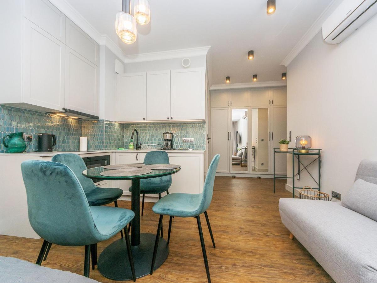 Flatbook - City Center Apartments Granaria With Parking 그단스크 외부 사진